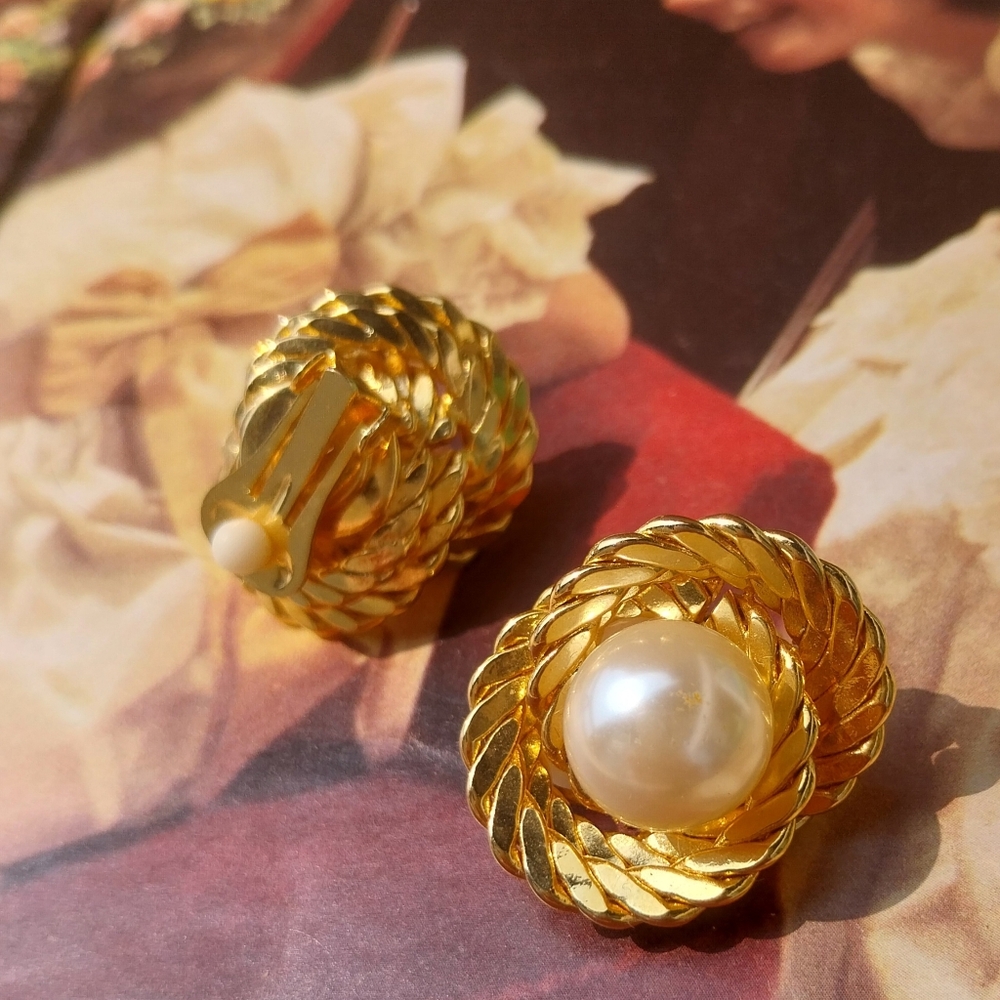 Pierre Cardin Gold and Pearl Earrings - Picture 5 of 8